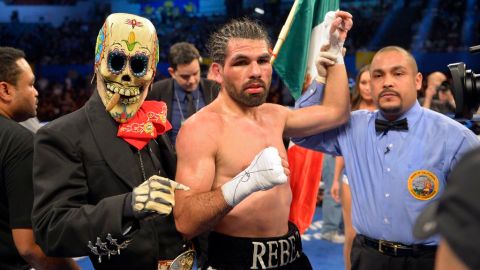 El sábado, Alfredo Angulo salió con el brazo en alto luego de derrotar a Jorge ‘Pantera’ Silva en la Memorial Sports Arena.