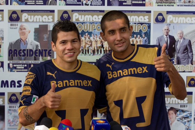 El centro delantero de Paraguay,  Robín Ramírez (izq.), y el canterano  Ignacio González fueron presentados ayer como nuevos refuerzos de Pumas para el  Torneo Clausura 2013 de la Liga MX.