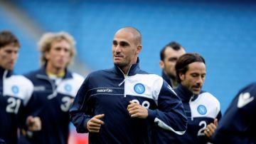 El jugador del Napoli, Paolo Canavaro, fue suspendido seis meses al ser involucrado por su exportero  en escándalo de corrupción