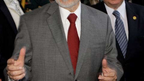 El ministro de Defensa, Celso Amorim, habla con los medios.