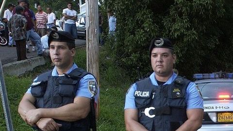 Puerto Rico y EEUU firman acuerdo sobre policía. Intentarán reformarla.