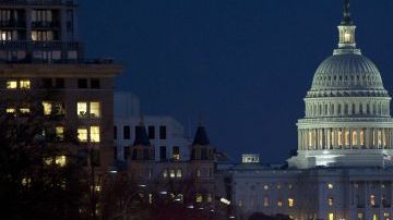 Obama pidió al Congreso que se centre en un plan que evite el aumento de impuestos a la clase media, entre otros aspectos, y ha comenzado el receso navideño de los congresistas, sin una solución.