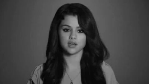 Selena Gómez es una de las artistas que participa en el video.
