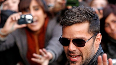 Ricky Martin alcanzó fama internacional con el tema "Livin la vida loca".