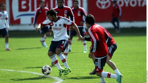 Miguel Sabah (9) es clave para el Rebaño Sagrado en el próximo Torneo Clausura 2013.