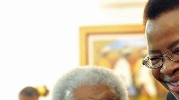 Expresidente Nelson Mandela y su mujer Graca Machel.