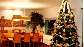 Esta noche alrededor de la mesa se congregan todos los miembros de la familia y amigos muy especiales para disfrutar de la gran cena navideña.