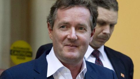Según argumenta la petición, Piers Morgan ha iniciado un “ataque hostil” a la Constitución estadounidense dirigido a su Segunda Enmienda, que reconoce el derecho de los ciudadanos a portar armas.