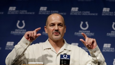 Chuck Pagano habla en conferencia de prensa en la que se anunció su regreso tras completar un tratamiento para combatir la leucemia.