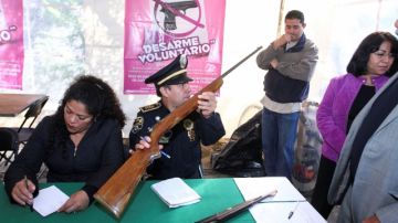 Programa 'Por tu Familia Desarme Voluntario', realizado en la delegación Iztapalapa, Ciudad de México.