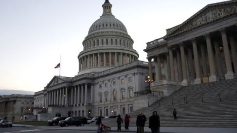 Los congresistas se fueron de vacaciones con planes de regresar en breve al Capitolio y reanudar las negociaciones que permitirán aprobar el nuevo presupuesto de EEUU.