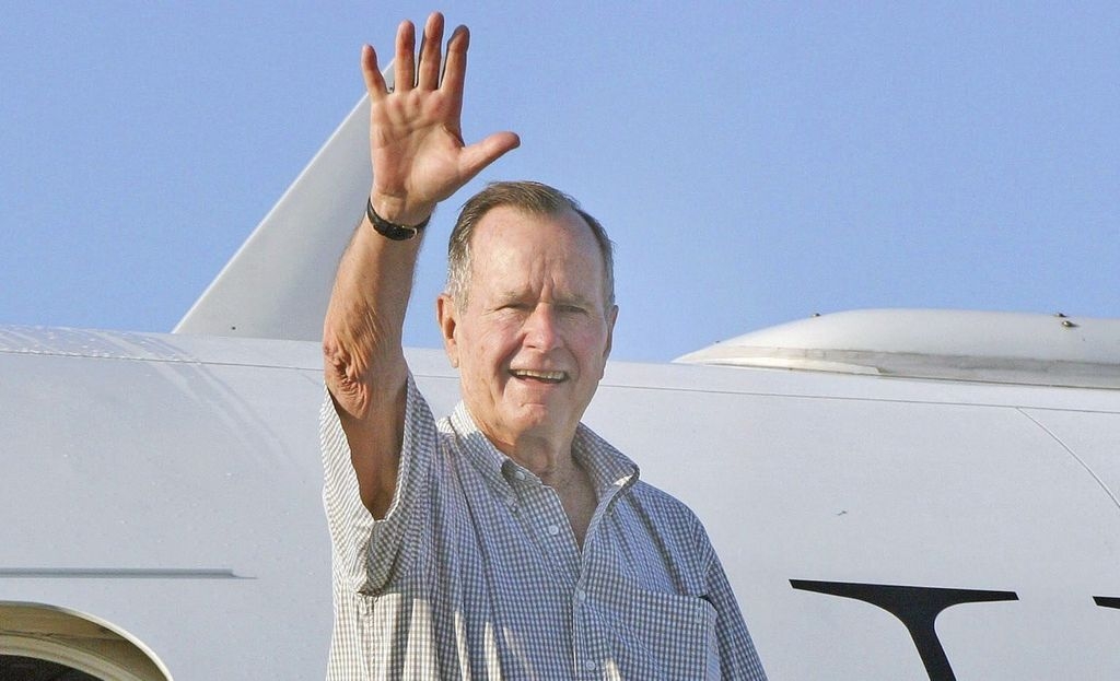 El estado de salud de George Bush padre se agrava. La fiebre que ya había desaparecido se hizo presente de nuevo.