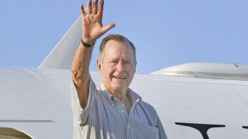 El estado de salud de George Bush padre se agrava. La fiebre que ya había desaparecido se hizo presente de nuevo.