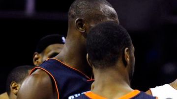 Dwyane Wade propinó una patada en la ingle a Ramon Sessions, de Charlotte