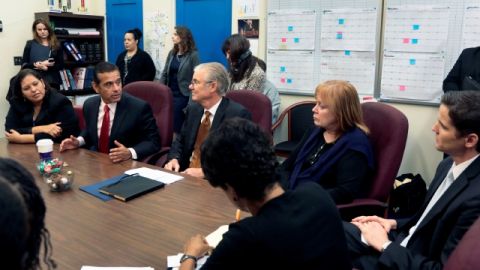 Tom Torlakson, superintendente estatal, dice que las autoridades de educación están preparadas para rechazar la solicitud de exención de la ley, hecha por California.