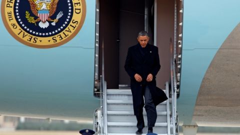 El presidente Barack Obama regresa a la Casa Blanca después de sus vacaciones de Navidad en Hawai.