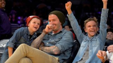 David Beckham (centro)  disfruta de su familia   antes de emprender nuevos compromisos en el tramo final de su dilatada carrera.