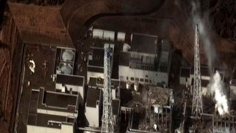 El nuevo primer ministro nipón inspecciona la maltrecha central de Fukushima
