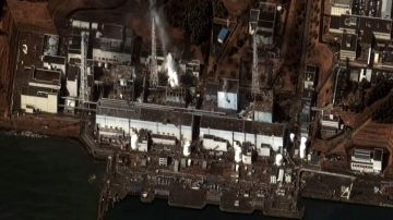 El nuevo primer ministro nipón inspecciona la maltrecha central de Fukushima