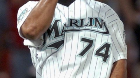 Ugueth Urbina celebra un rescate al servicio de los Marlins en 2003.