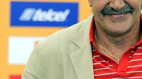 Ricardo Ferretti, timonel  de los Tigres de la UANL.