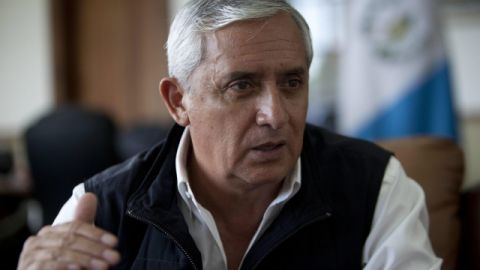El presidente de Guatemala, Otto Pérez Molina, habla con Efe durante una entrevista en la Ciudad de Guatemala.