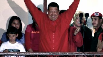 El presidente venezolano Hugo Chávez cuando era reelecto en las pasadas elecciones presidenciales de Venezuela, y antes de caer una vez víctima de su enfermedad de cáncer.