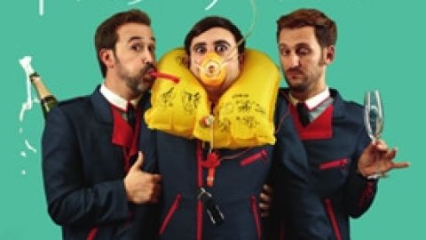 En este filme Almodóvar vuelve a los orígenes de su cine, el humor ácido, exagerado y transgresor.
