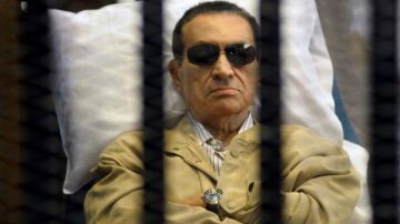 El expresidente Hosni Mubarak, condenado a cadena perpetua, podría volver a ser enjuiciado por  supuestamente haber mentido.