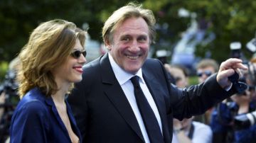 Gerard Depardieu (der.) al momento de su arribo a un festival de cine en Moscú, en el 2006.
