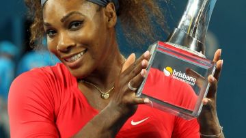Serena Williams exhibe y presume su trofeo número 47.