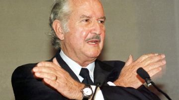 Carlos Fuentes granjeó honores como el Premio Cervantes.
