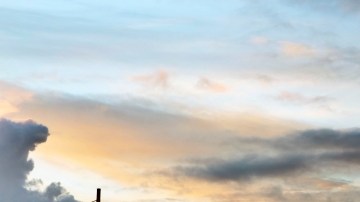 Para los angelinos ayer fue un domingo particularmente frío y húmedo, pero sin la lluvia que se había anticipado.