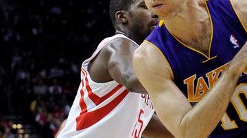Rockets ligaron 5 triunfos consecutivos, tras vencer a Lakers 125-112