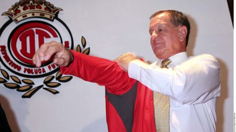 Enrique Meza, técnico del Toluca, está celebrando 30 años como entrenador