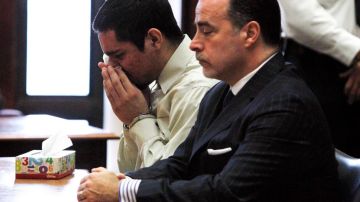 Gerardo Gómez llora tras recibir su condena el 9 de enero, 2013. Gómez se el último acusado en el caso del asesinato de tres estudiantes afroamericanos en el patio de una escuela en Nueva Jersey en 2007.