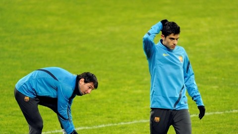 Jugadores del Barcelona, con Messi pisando el balón, completaron su preparación par el duelo de hoy en la Copa del Rey ante Córdoba.