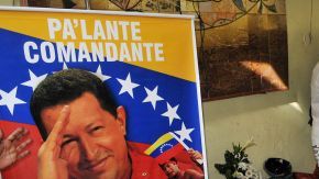 Los seguidores del presidente venezolano Hugo Chávez siguen pidiendo para que su salud mejore.