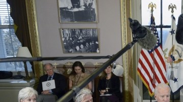 El vicepresidente Joe Biden habla con los medios durante una reunión con los representantes de la industira del video-juego, en Washington, ayer. También yahabía tenido un encuentro  con la NRA.