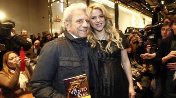 Shakira siempre ha confesado que, de niña, comenzó a escribir sus primeras canciones para imitar a su padre.