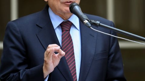 El jefe del equipo negociador del Gobierno colombiano, el exvicepresidente Humberto de la Calle, ante la  prensa, en Bogotá.
