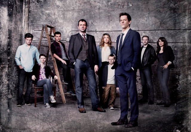 Kevin Bacon (centro derecha) es la estrella de la nueva serie de Fox, 'The Following', que se estrena el próximo lunes.