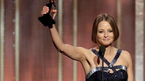Jodie Foster, el domingo, con su premio honorífico Cecil B. DeMille.