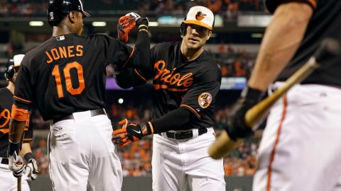 Los Orioles vencieron a Texas en un playoff para avanzar a la segunda ronda