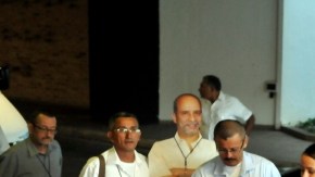 Luciano Marín (d), de las FARC, era acompañado ayer por algunos de los  integrantes del equipo negociador.