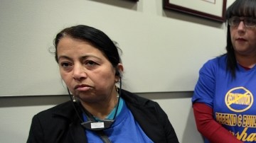 Familiares de Crenshaw High School expresaron su desacuerdo con el plan de desaparecer ese plantel.