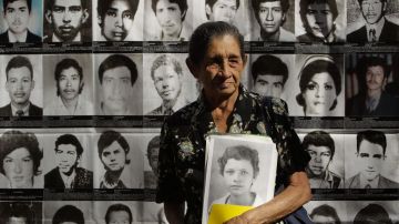 El Salvador padece pobreza e impunidad a 21 años del fin de la guerra civil. Personas como Apolonia Escamilla exigen al Estado el respeto de sus derechos humanos, justicia y reparación.