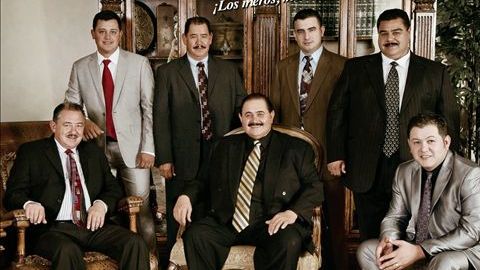 Los Huracanes suena en estaciones de radio de México, Estados Unidos y Centroamérica.