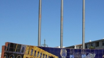 Régulo Caro promociona el lanzamiento de su tercer álbum con el sencillo 'Empujando la línea'.