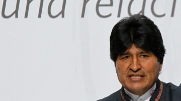 Evo Morales, cuando anunciabasu retiro de Cumbre Iberoamericana, debido al aniversario del Departamento del Beni, en Bolivia.